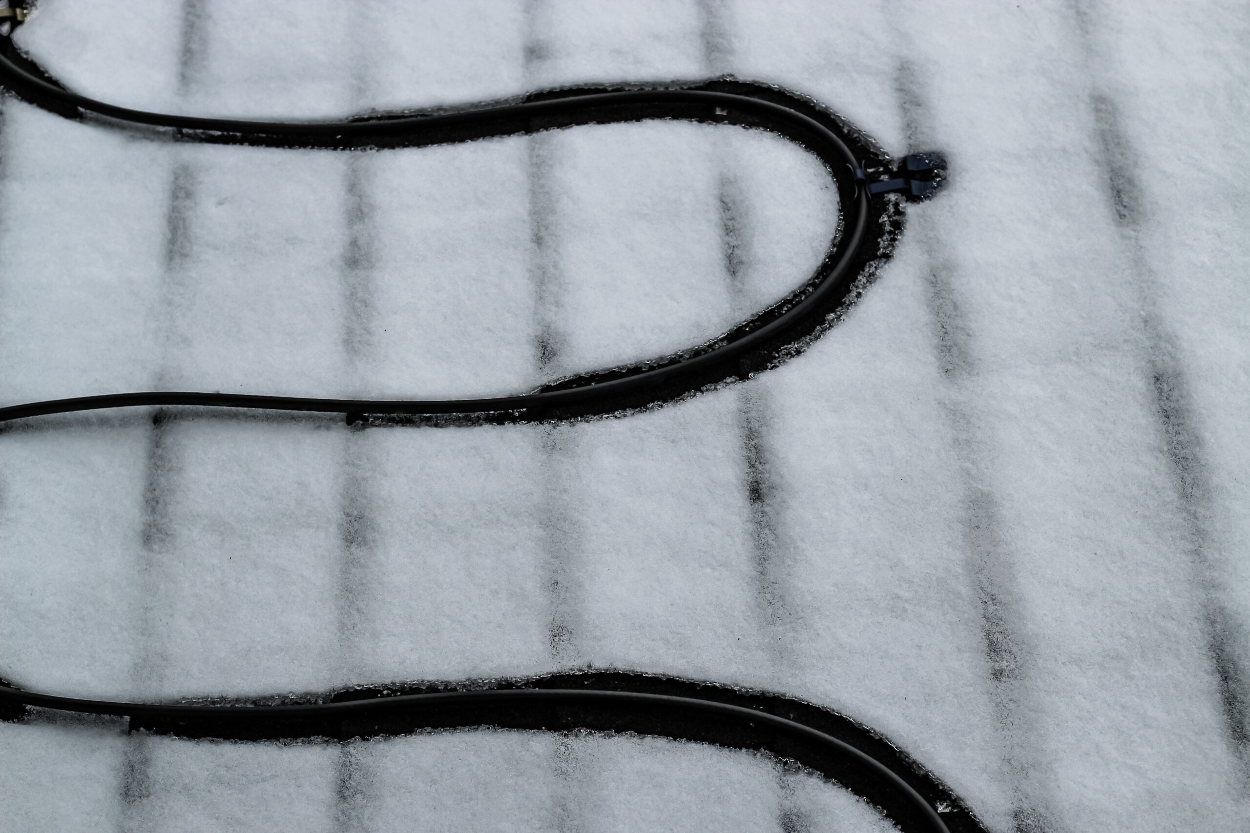 When Should You Install Commercial Roof Heat Cable Systems Before Winter?